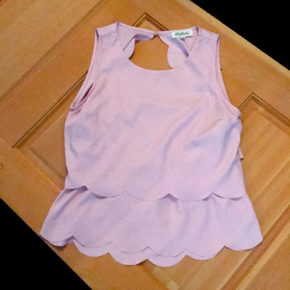 Scalloped detailed backless top